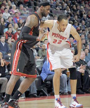 阿夫迪亚14助攻刷新生涯新高，难阻开拓者三连败