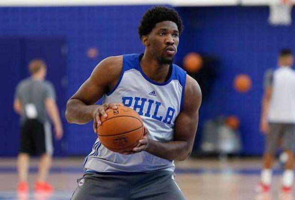 篮球勇士明星球员连续三场20+得分