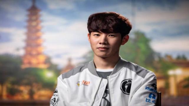 拉菲尼亚，备受关注，但他的信息很明确：“只有巴萨”